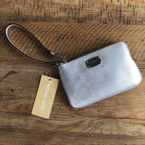 MICHAEL KORS Jet Set Wristlet in Silver